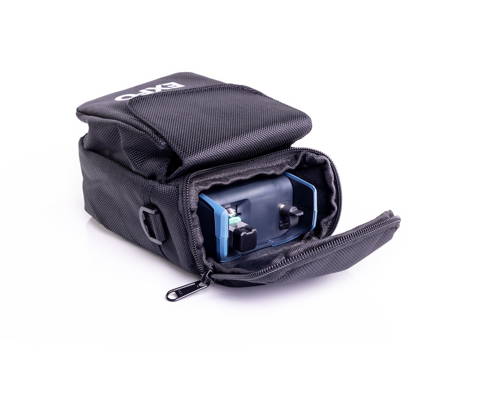 AXS-120_Pouch_4447_2000x1652.jpg